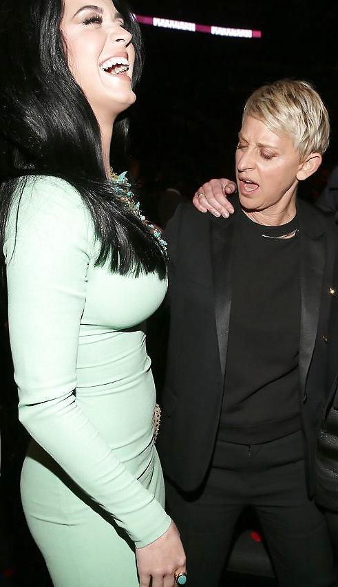 18P Katy Perry Cleavage