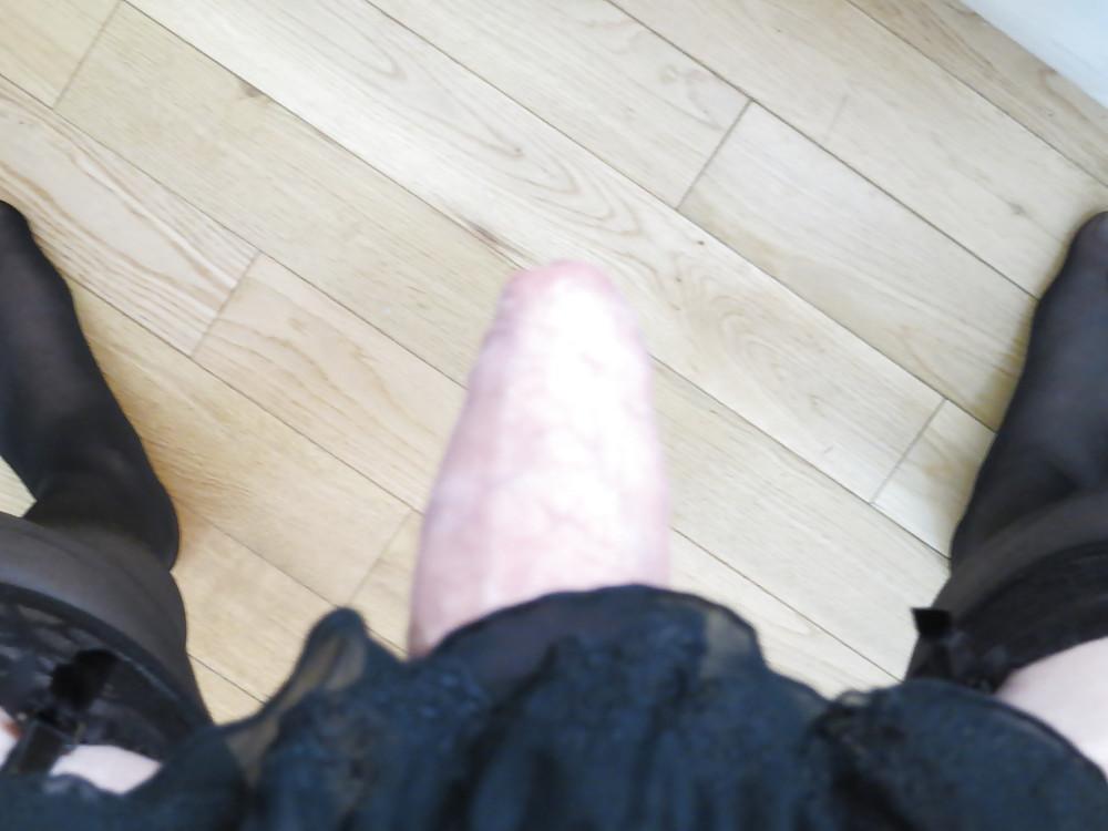 20P My favourite tranny pics - looking down!