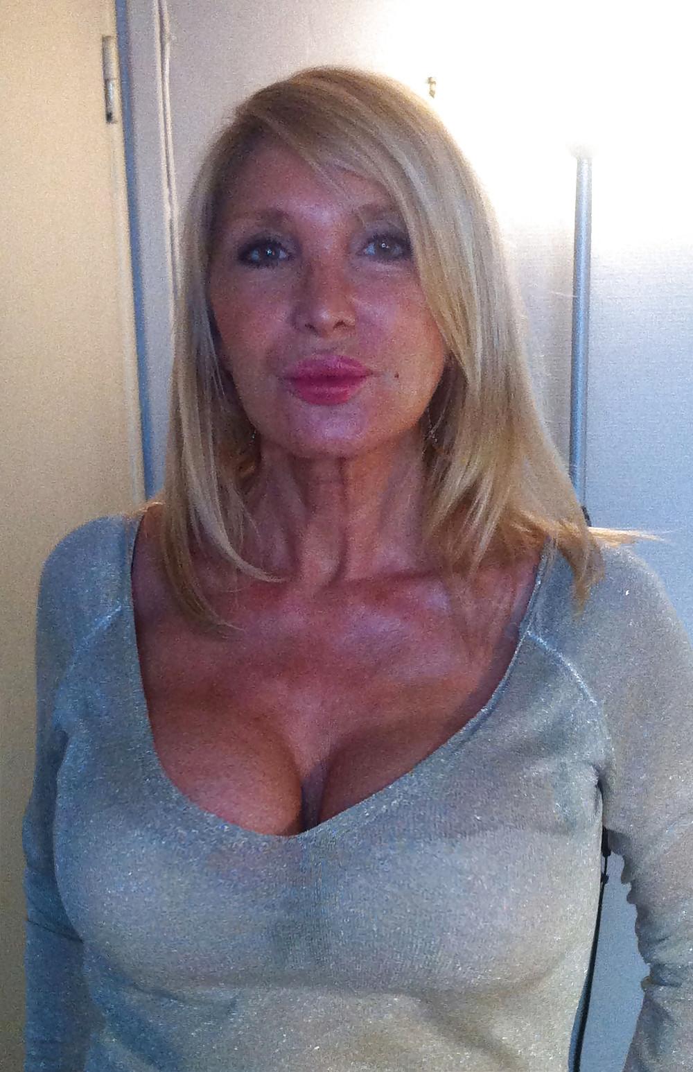 25P Lisa elegant classy whore for bulls