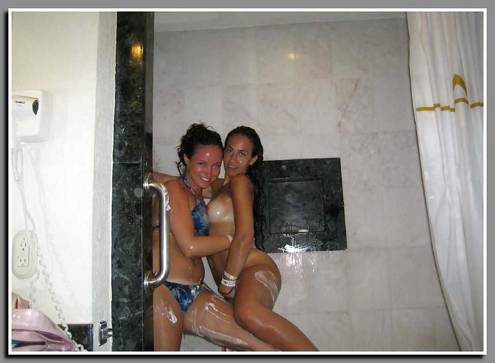 8P Shower lesbians