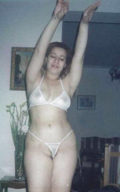 8P Arab milf dancing