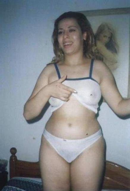 8P Arab milf dancing