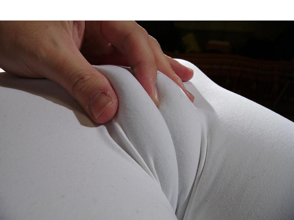 25P Asian teen in tight pants toe mound