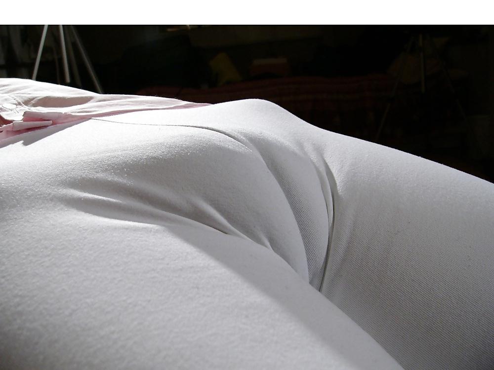 25P Asian teen in tight pants toe mound
