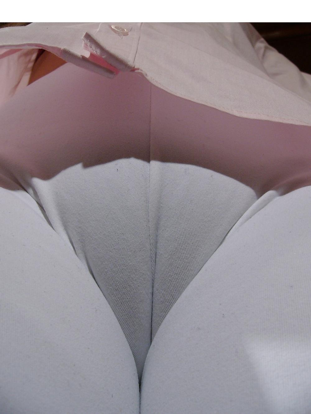25P Asian teen in tight pants toe mound
