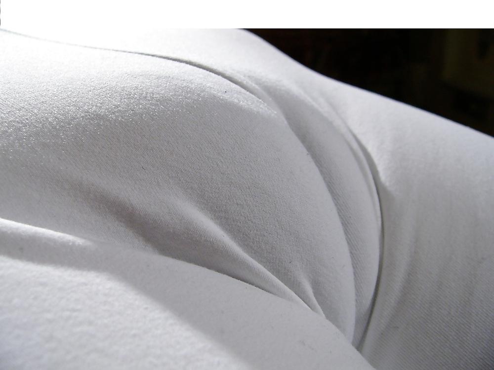 25P Asian teen in tight pants toe mound