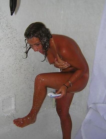 25P Girls in shower