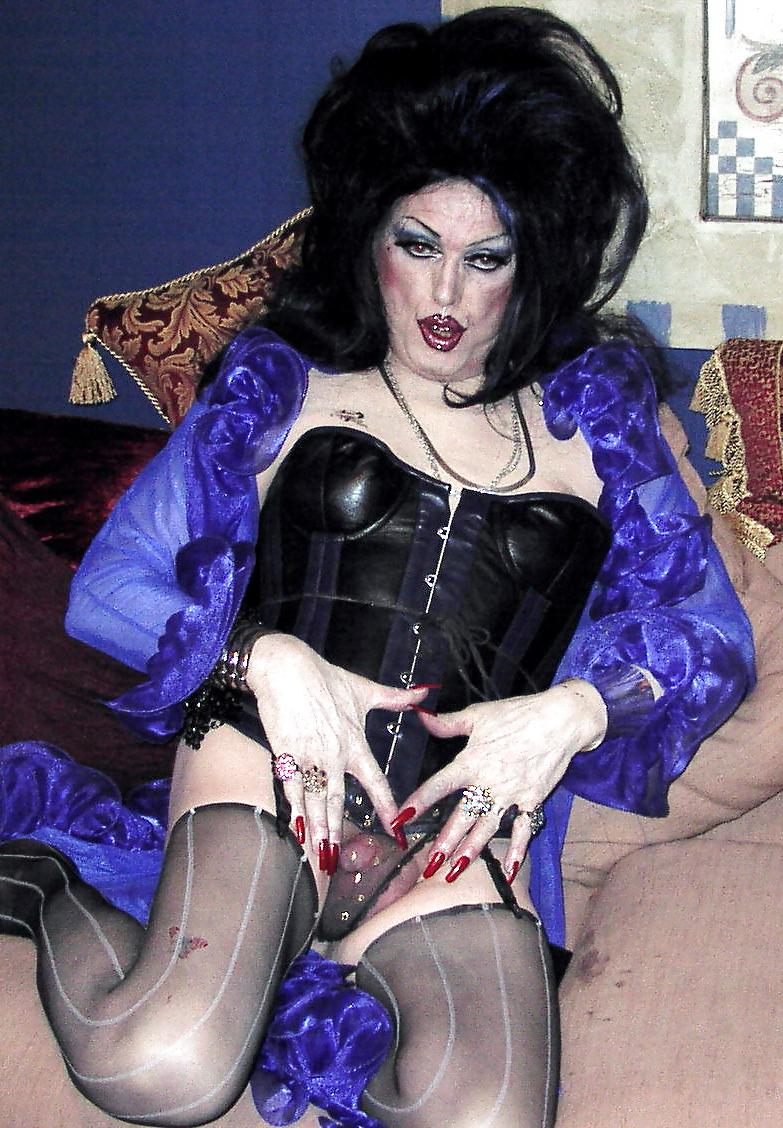 8P Cock loving tranny whore