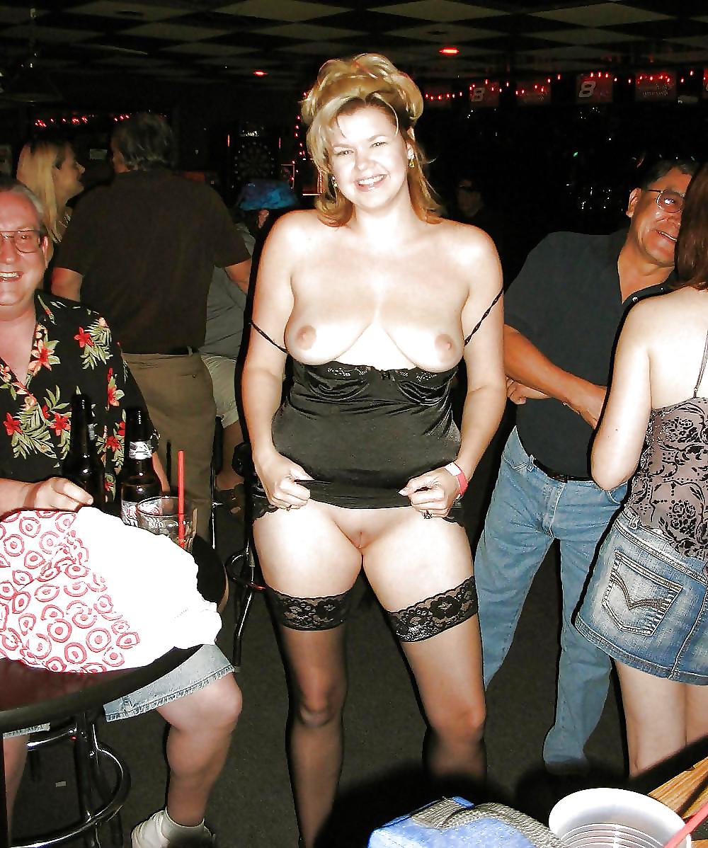 25P Wedding Ring Swingers #161: Wives being naughty