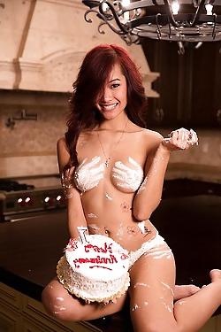 25P Hot Asian Elizabeth Tran