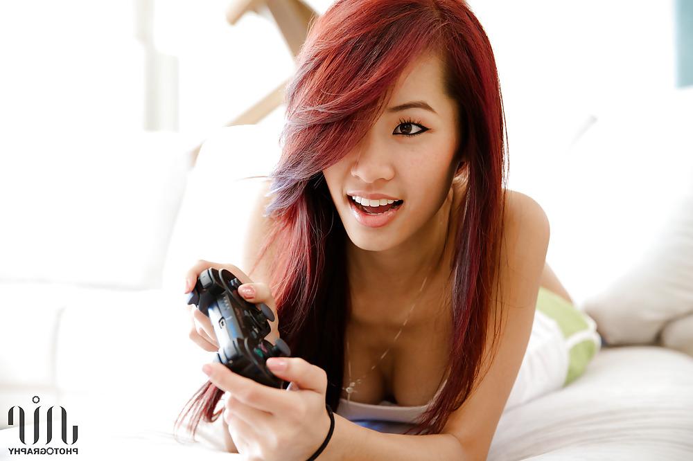 25P Hot Asian Elizabeth Tran