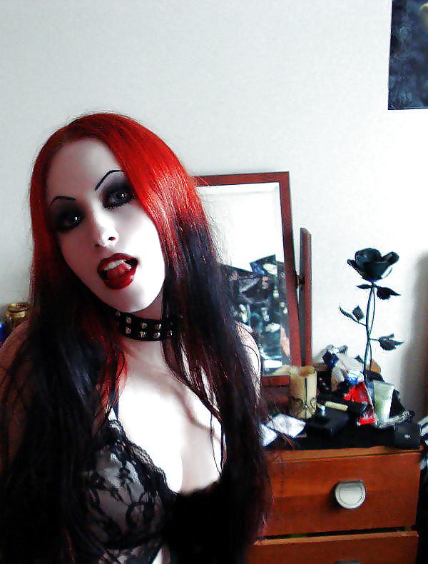 19P Gothic beauties 06