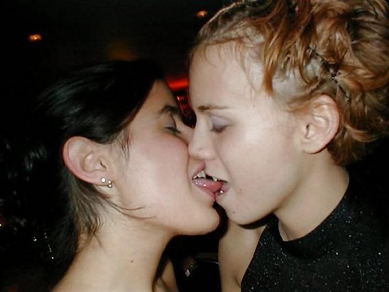 25P Girls Kissing Girls pt6