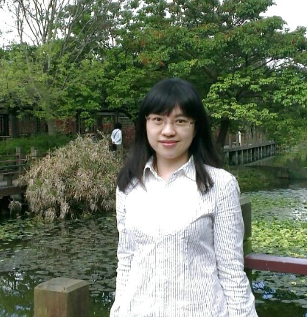10P Asian's Black Bra Under White Dress