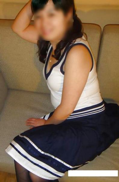 10P Asian's Black Bra Under White Dress