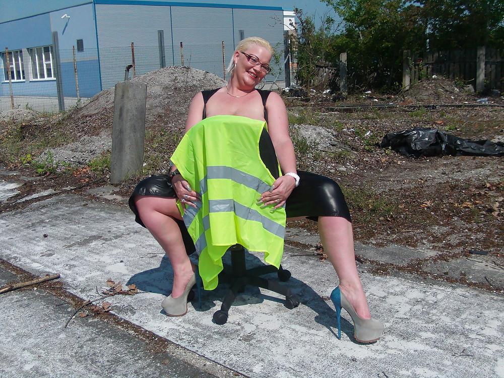 12P Gina White and Sascha Noir hot Lesbian Pics in the Nature