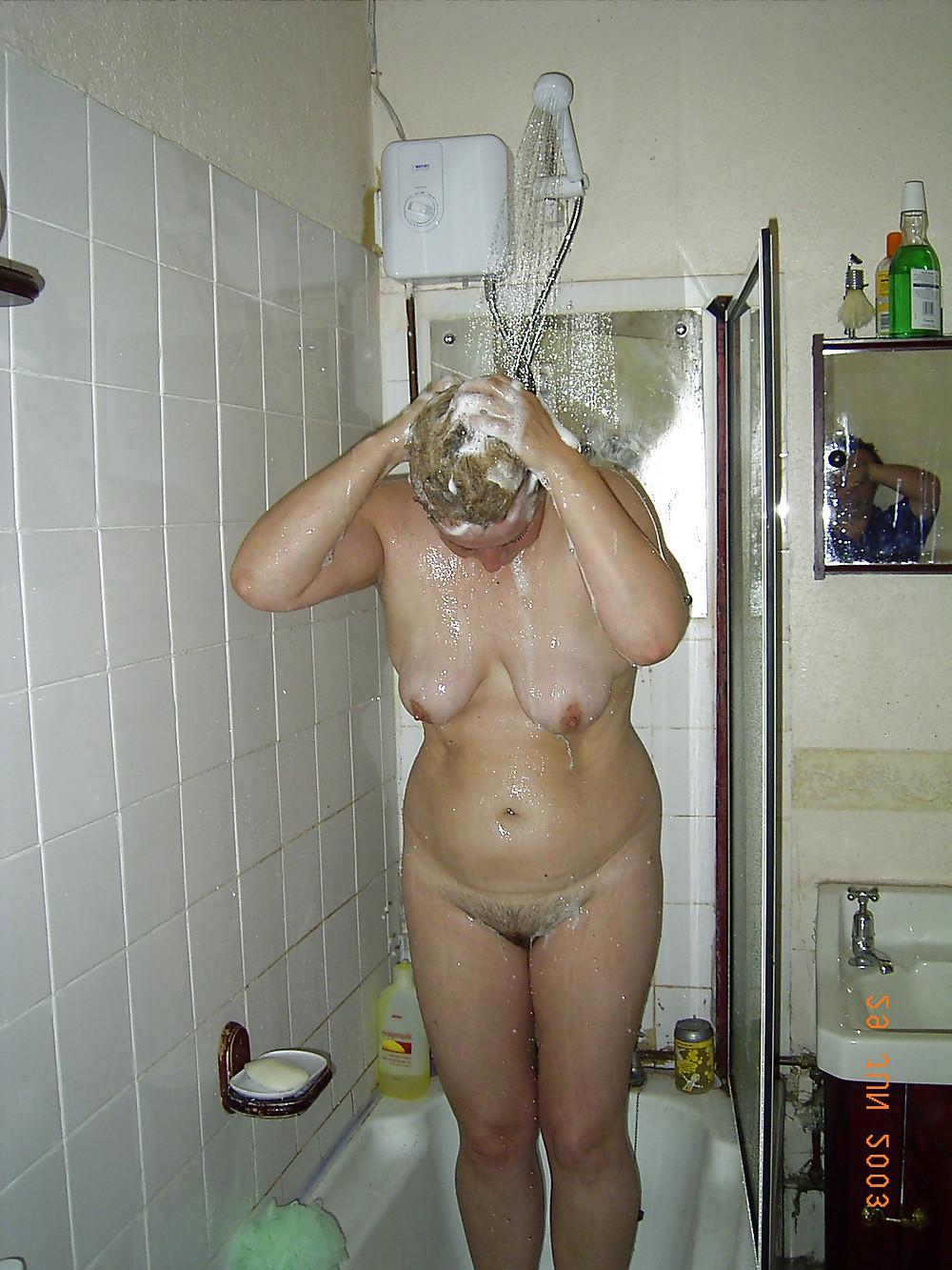 5P Wife in the shower
