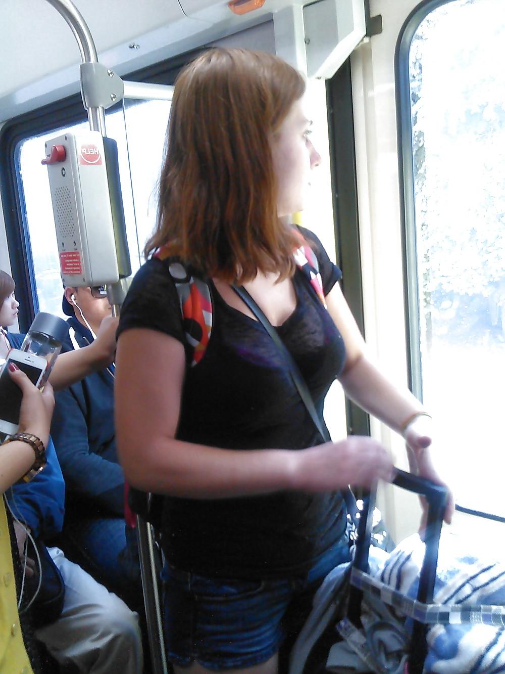 20P Sexy redhead cleavage - right place, right time.