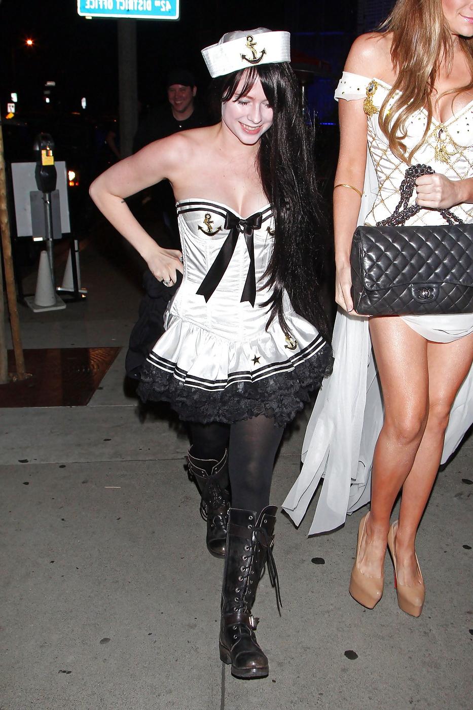 8P Avril Lavigne - Is A Naughty Sailor