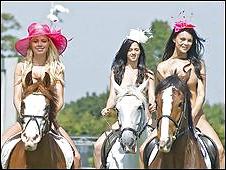 15P RIDING COWGIRLS