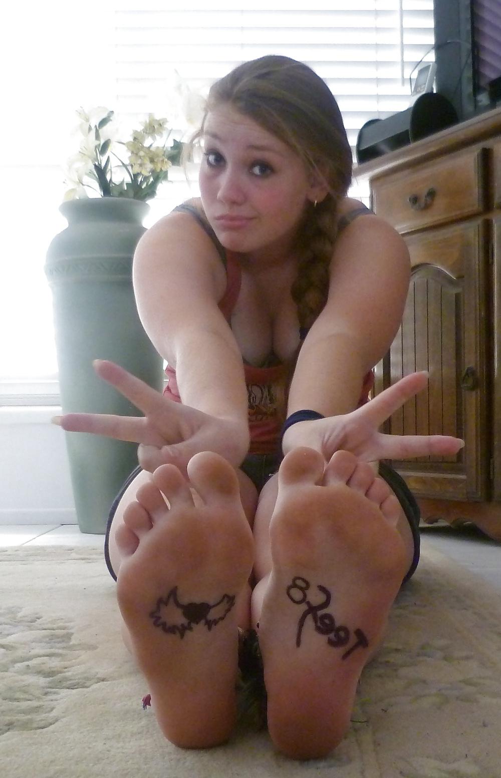 25P Worship Redhead Feet (2)