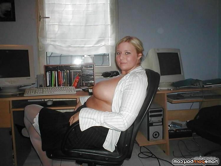 25P Nerdy girls love computers
