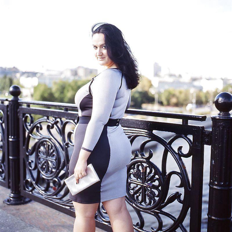 25P 613 clothed bbw