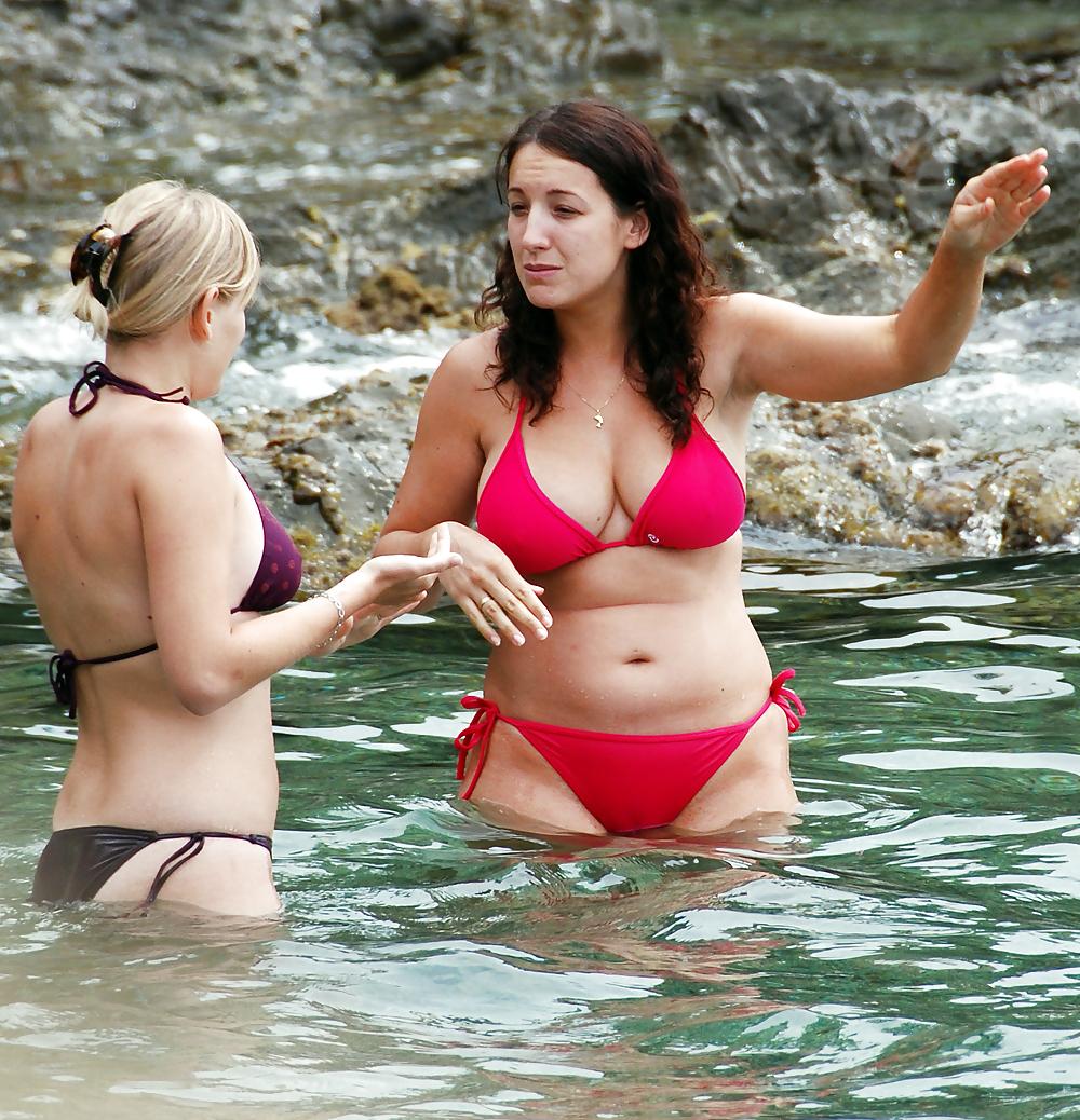 21P Red bikini big boobs