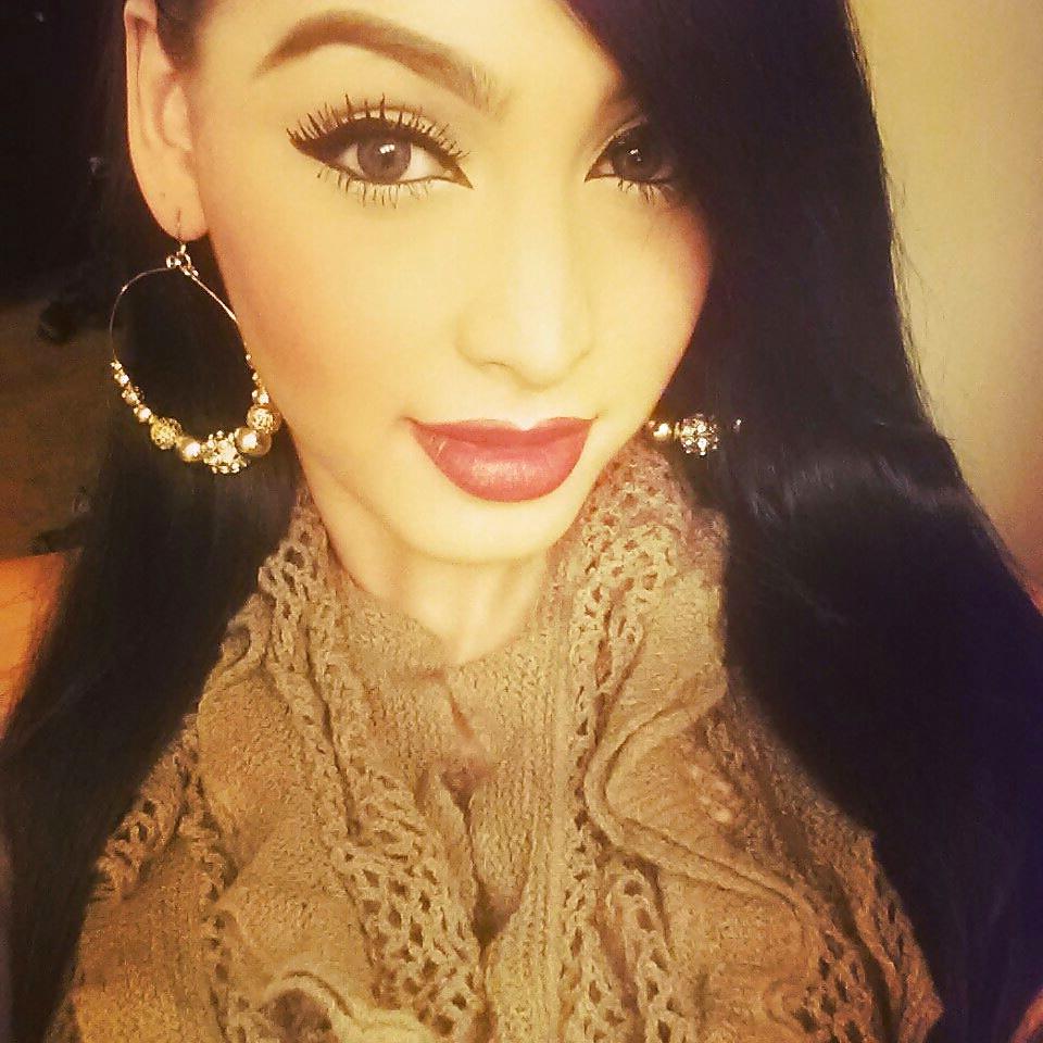 21P Young gorgeous Latina milf huge rack