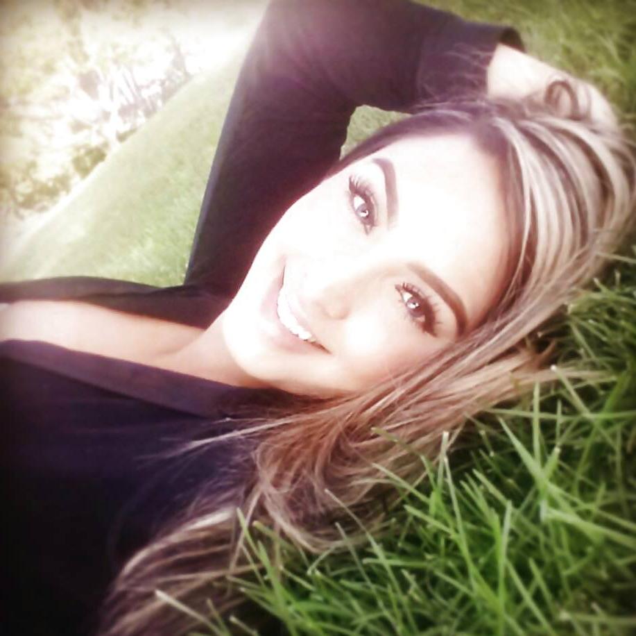 21P Young gorgeous Latina milf huge rack