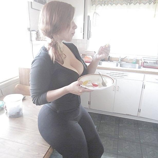 12P Busty Red heads..... How could you go wrong