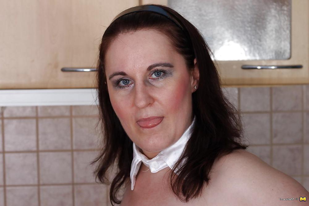 15P Big Mature Slut  in her Kitchen - Jotha Hele