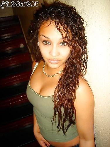 25P Gorgeous Young And Horny Latinas