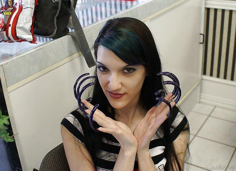 25P Long fingernail fetish