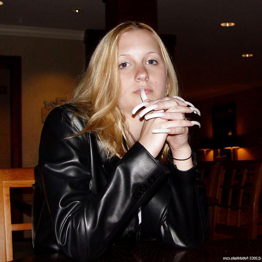 25P Long fingernail fetish