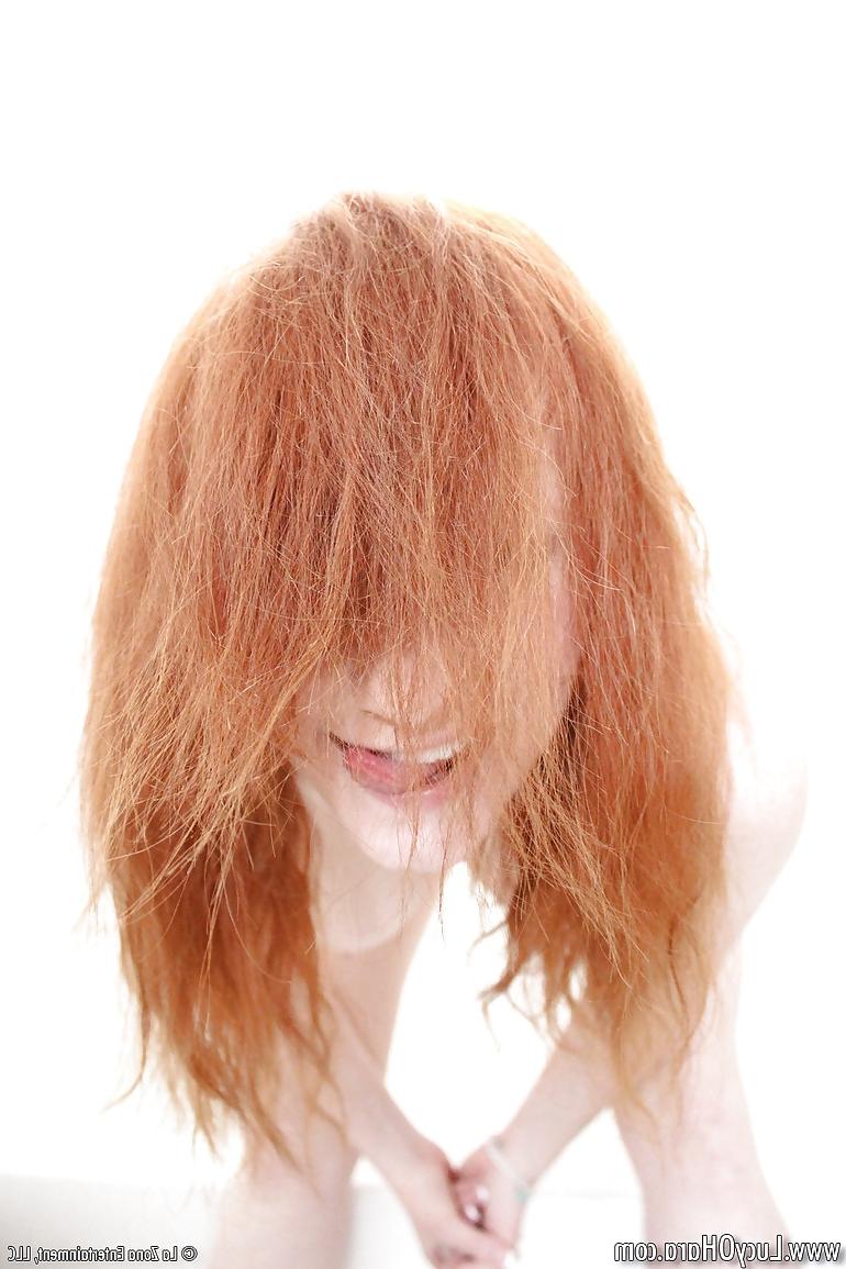 15P Fresh after shower naked redhead
