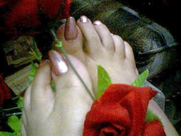 11P Sexy Feet of unknown females :)