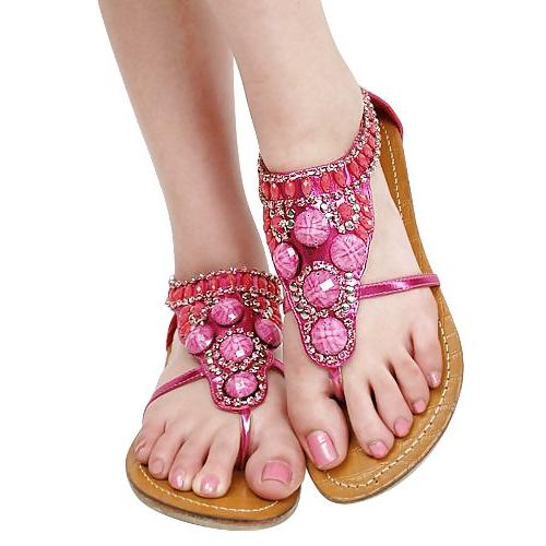 11P Sexy Feet of unknown females :)