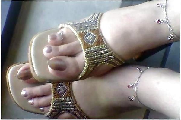 11P Sexy Feet of unknown females :)