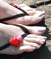 11P Sexy Feet of unknown females :)