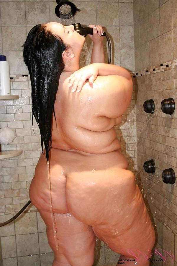 25P Sexy Shower Scene