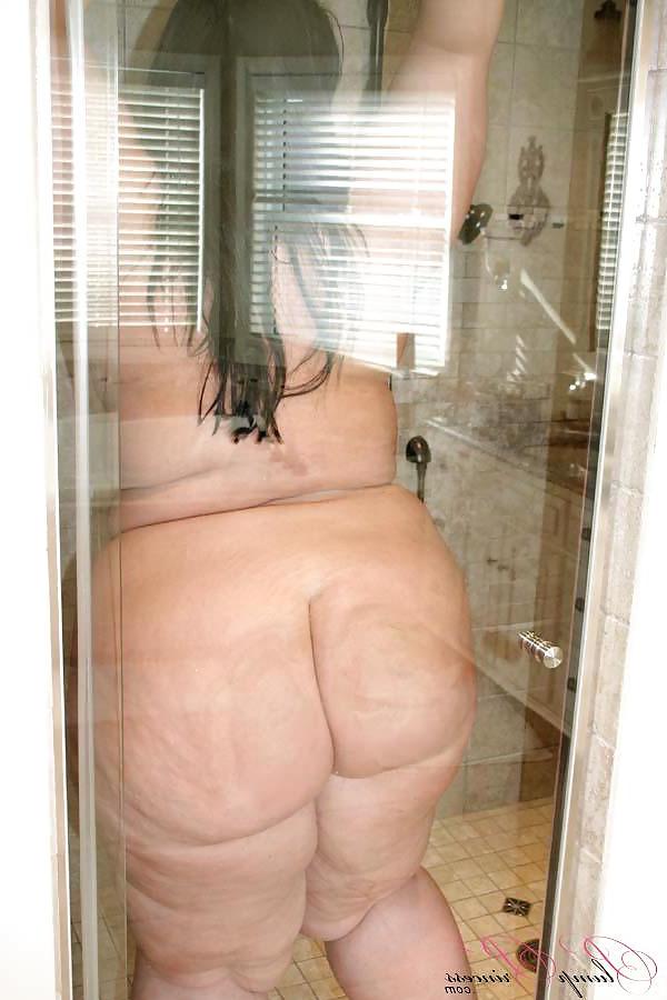 25P Sexy Shower Scene
