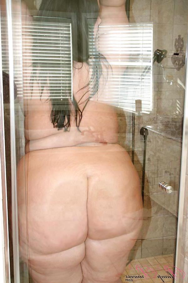 25P Sexy Shower Scene