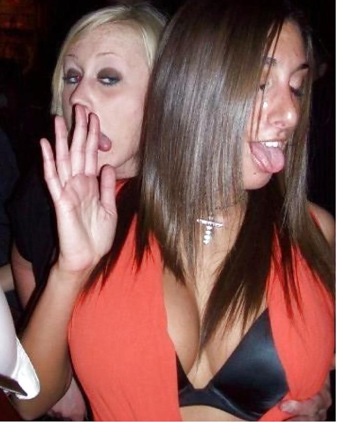 21P Huge Tits and Cleavage