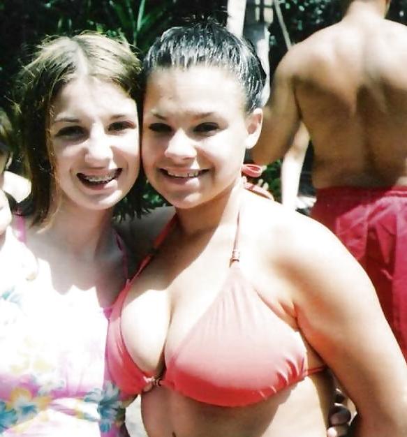 21P Huge Tits and Cleavage