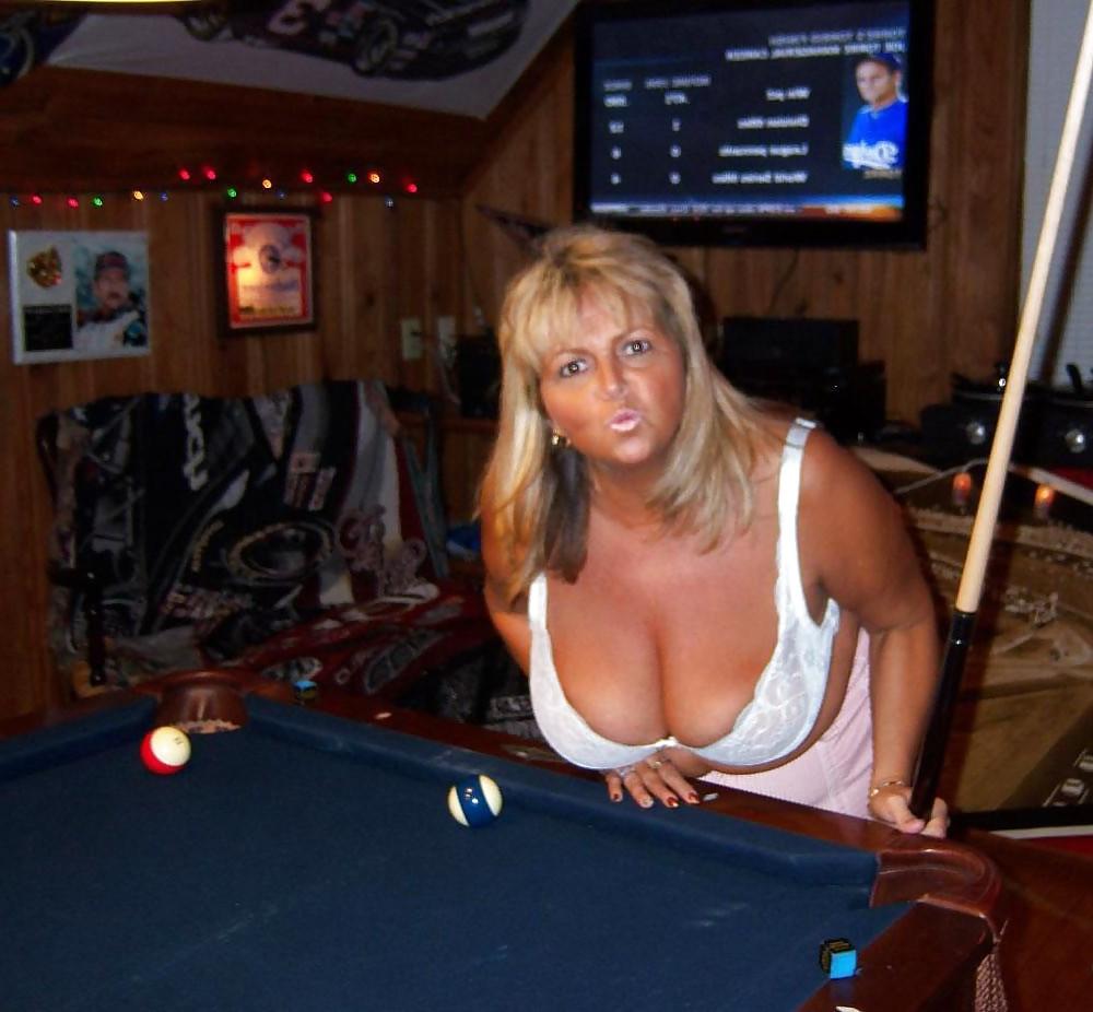 21P Huge Tits and Cleavage