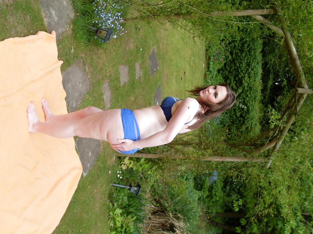 25P Naughty Nurse & Outside pics Alison