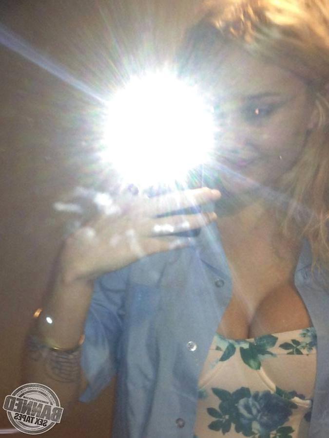 6P Amanda Bynes nude & big cleavage