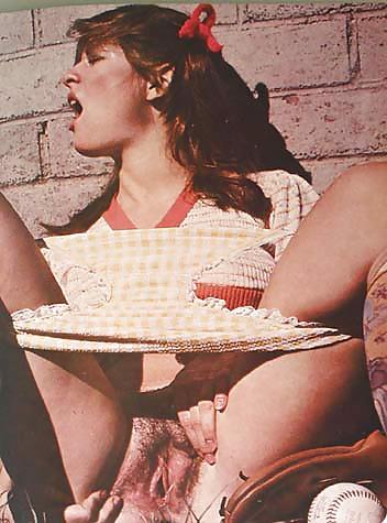 25P SH Retro ladies with most beautiful pussiesss