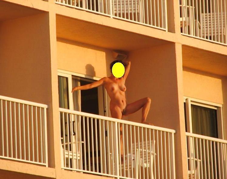21P Beach  Exhibitionist Flashing Public Nude. Please Comment!